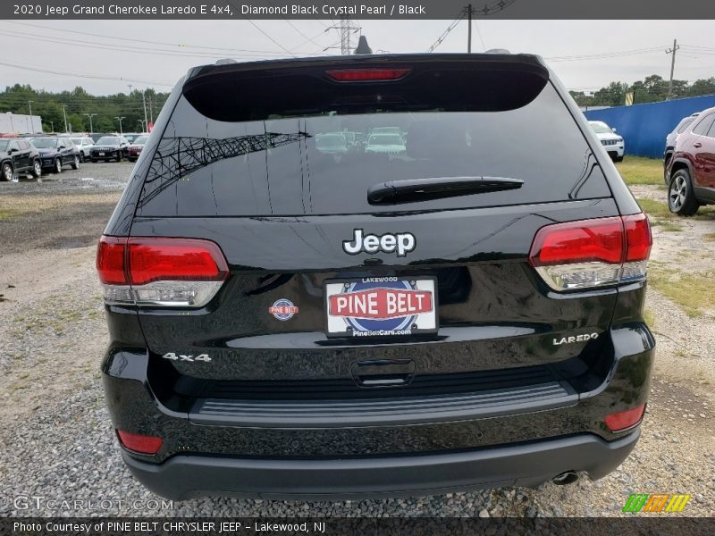 Diamond Black Crystal Pearl / Black 2020 Jeep Grand Cherokee Laredo E 4x4