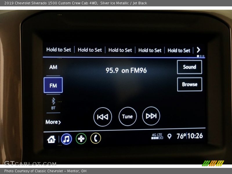 Controls of 2019 Silverado 1500 Custom Crew Cab 4WD