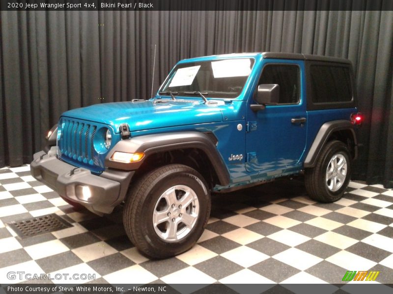 Front 3/4 View of 2020 Wrangler Sport 4x4