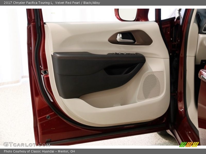 Velvet Red Pearl / Black/Alloy 2017 Chrysler Pacifica Touring L
