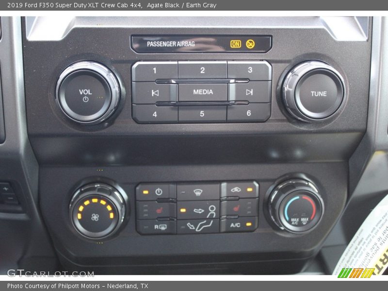 Agate Black / Earth Gray 2019 Ford F350 Super Duty XLT Crew Cab 4x4