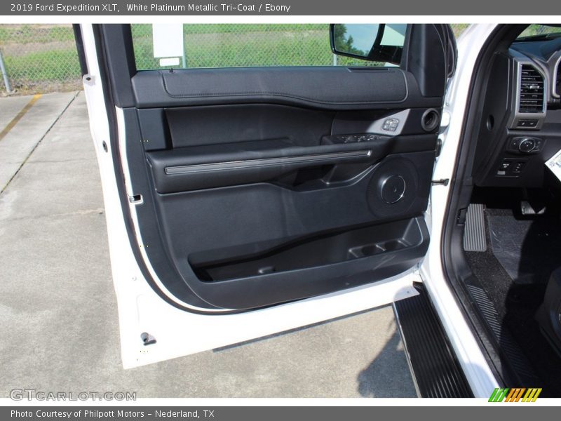 White Platinum Metallic Tri-Coat / Ebony 2019 Ford Expedition XLT