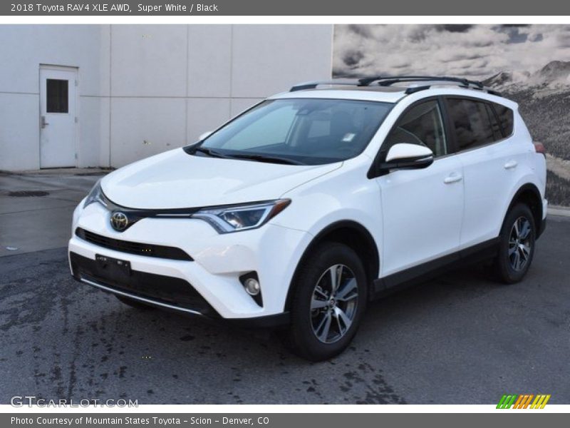 Super White / Black 2018 Toyota RAV4 XLE AWD