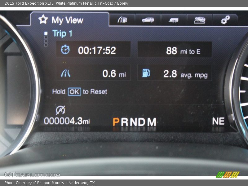 White Platinum Metallic Tri-Coat / Ebony 2019 Ford Expedition XLT