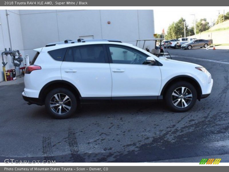 Super White / Black 2018 Toyota RAV4 XLE AWD