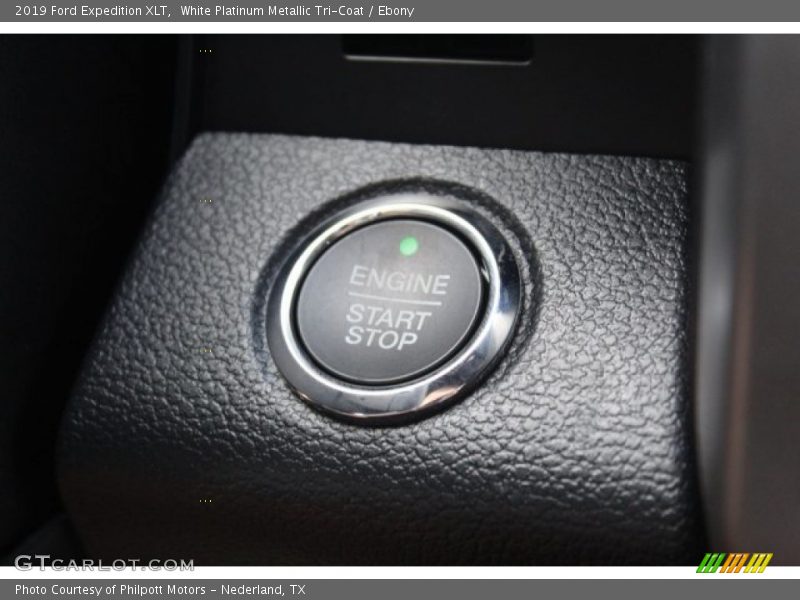 White Platinum Metallic Tri-Coat / Ebony 2019 Ford Expedition XLT