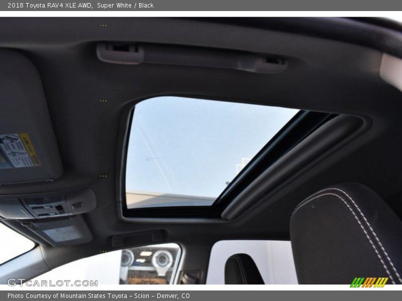 Super White / Black 2018 Toyota RAV4 XLE AWD