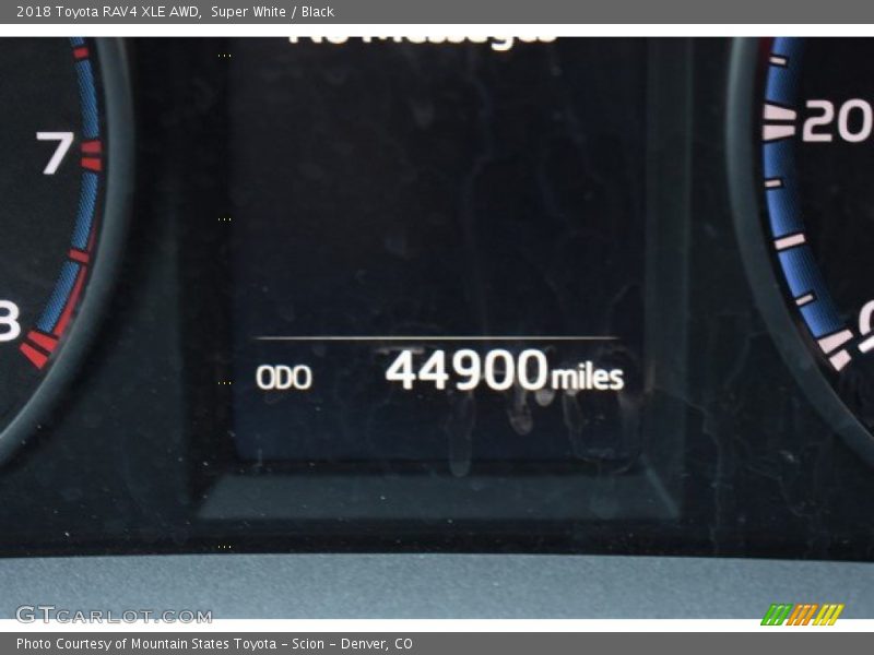 Super White / Black 2018 Toyota RAV4 XLE AWD