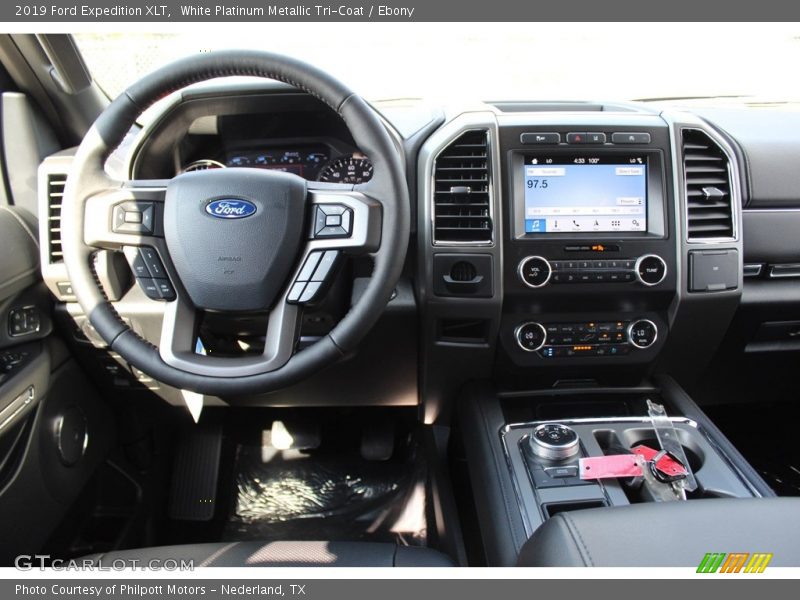 White Platinum Metallic Tri-Coat / Ebony 2019 Ford Expedition XLT