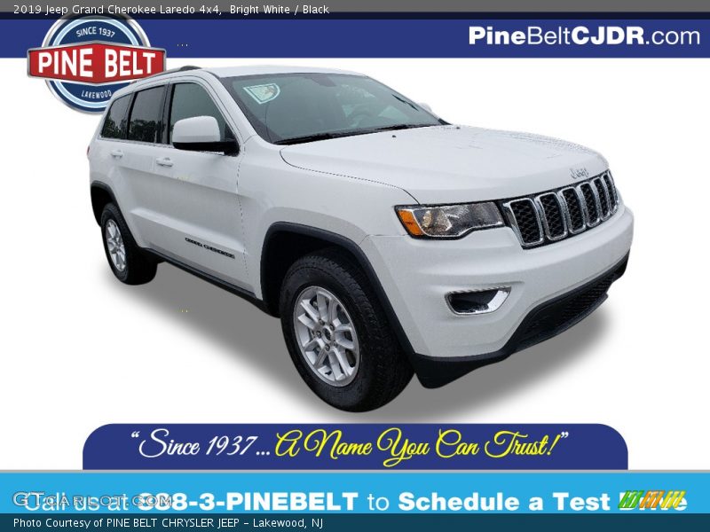 Bright White / Black 2019 Jeep Grand Cherokee Laredo 4x4