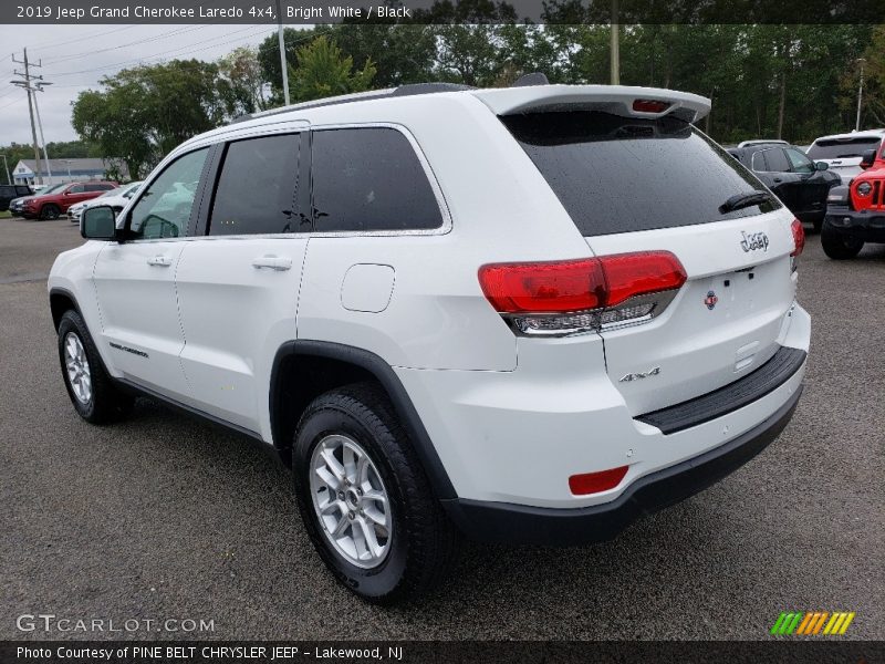 Bright White / Black 2019 Jeep Grand Cherokee Laredo 4x4