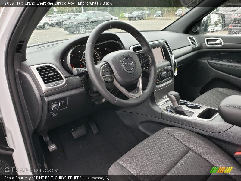 Bright White / Black 2019 Jeep Grand Cherokee Laredo 4x4