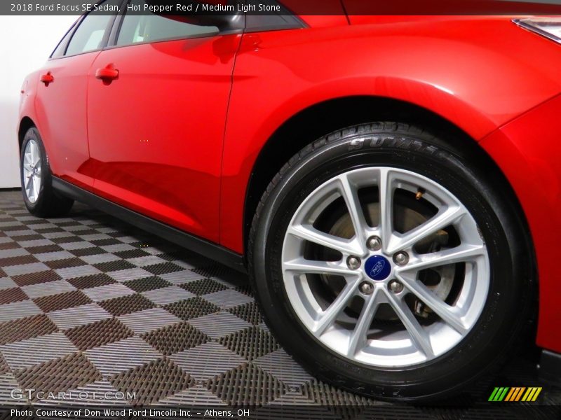 Hot Pepper Red / Medium Light Stone 2018 Ford Focus SE Sedan