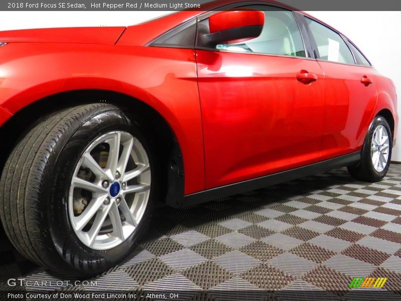 Hot Pepper Red / Medium Light Stone 2018 Ford Focus SE Sedan