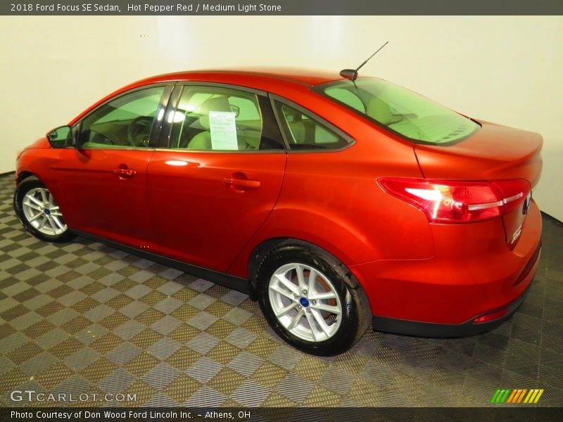Hot Pepper Red / Medium Light Stone 2018 Ford Focus SE Sedan