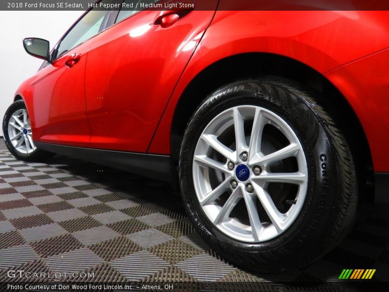 Hot Pepper Red / Medium Light Stone 2018 Ford Focus SE Sedan