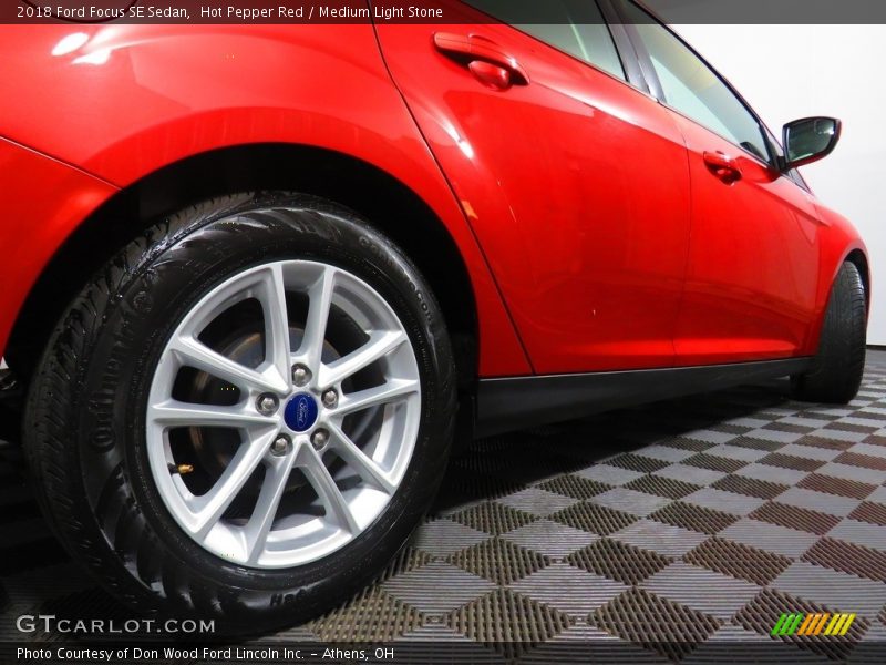 Hot Pepper Red / Medium Light Stone 2018 Ford Focus SE Sedan