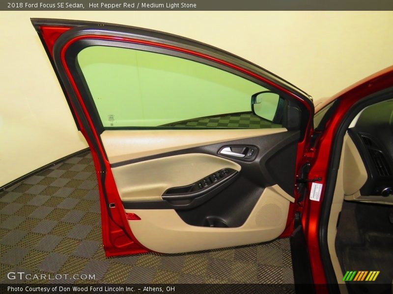 Hot Pepper Red / Medium Light Stone 2018 Ford Focus SE Sedan