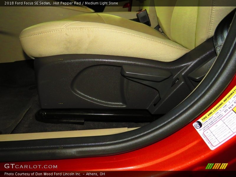Hot Pepper Red / Medium Light Stone 2018 Ford Focus SE Sedan