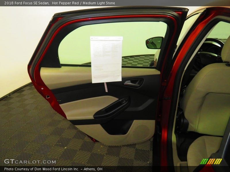 Hot Pepper Red / Medium Light Stone 2018 Ford Focus SE Sedan