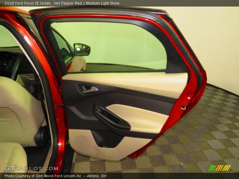 Hot Pepper Red / Medium Light Stone 2018 Ford Focus SE Sedan