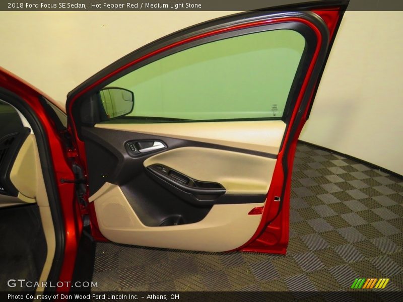Hot Pepper Red / Medium Light Stone 2018 Ford Focus SE Sedan