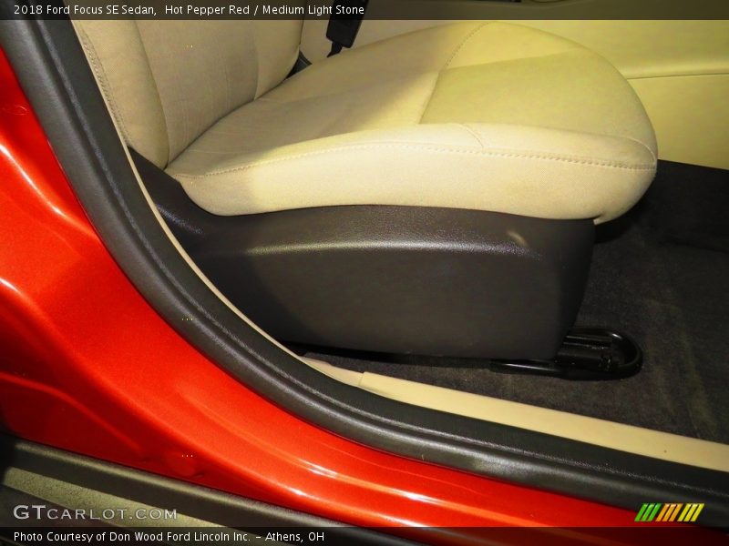 Hot Pepper Red / Medium Light Stone 2018 Ford Focus SE Sedan