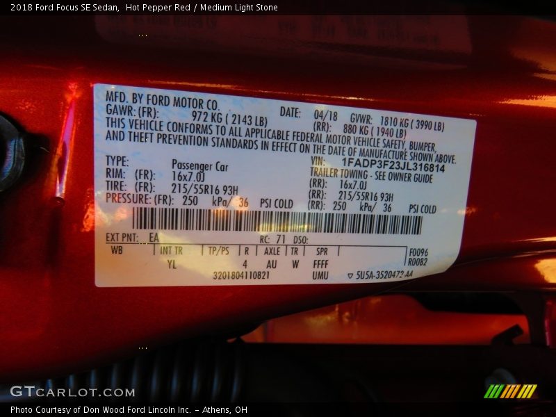 Hot Pepper Red / Medium Light Stone 2018 Ford Focus SE Sedan