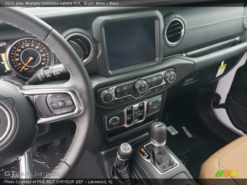 Bright White / Black 2020 Jeep Wrangler Unlimited Sahara 4x4