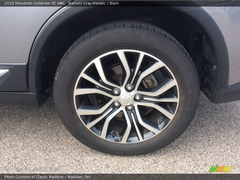 Mercury Gray Metallic / Black 2018 Mitsubishi Outlander ES AWC