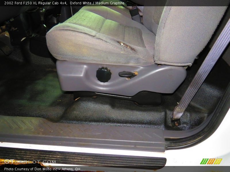 Oxford White / Medium Graphite 2002 Ford F150 XL Regular Cab 4x4