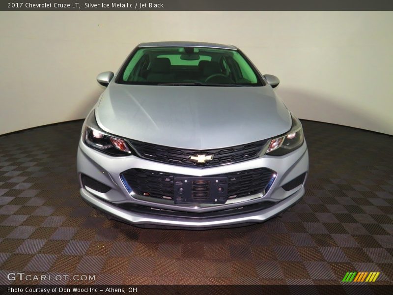 Silver Ice Metallic / Jet Black 2017 Chevrolet Cruze LT