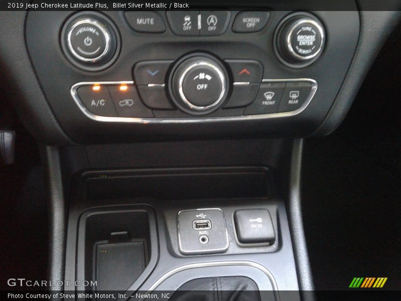Billet Silver Metallic / Black 2019 Jeep Cherokee Latitude Plus