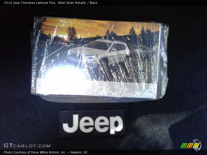 Billet Silver Metallic / Black 2019 Jeep Cherokee Latitude Plus