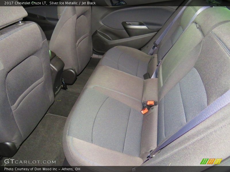 Silver Ice Metallic / Jet Black 2017 Chevrolet Cruze LT