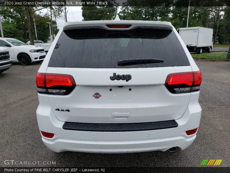 Bright White / Black 2020 Jeep Grand Cherokee Altitude 4x4