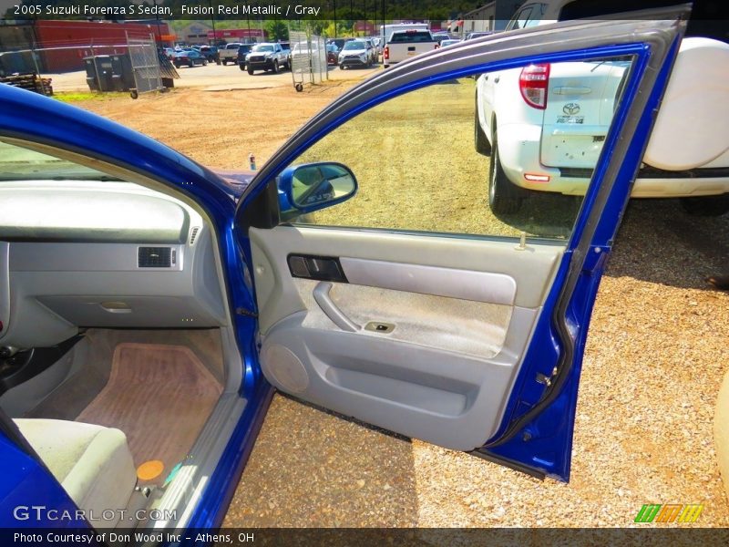 Fusion Red Metallic / Gray 2005 Suzuki Forenza S Sedan
