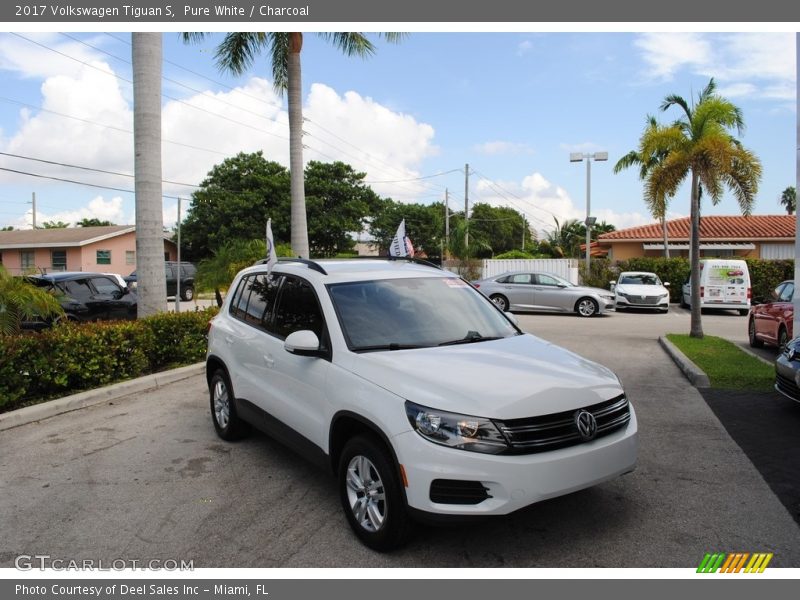 Pure White / Charcoal 2017 Volkswagen Tiguan S