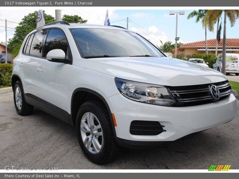 Pure White / Charcoal 2017 Volkswagen Tiguan S