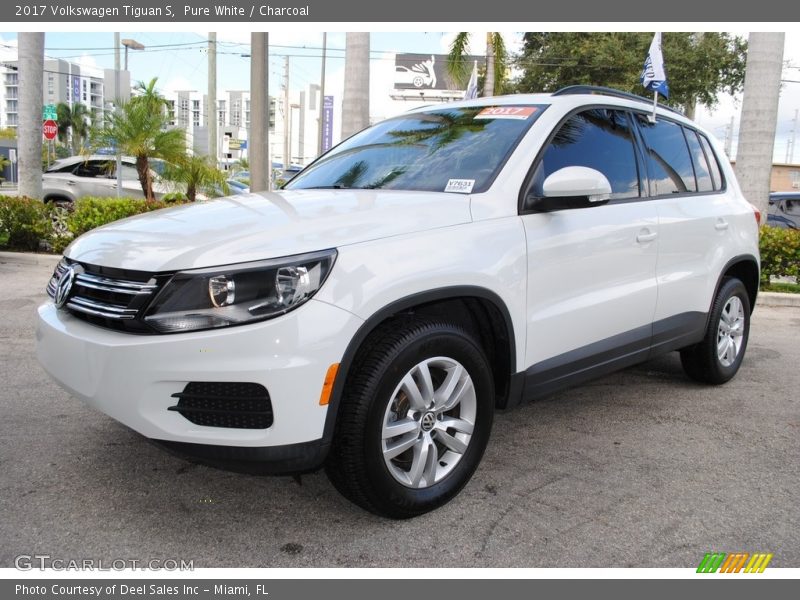 Pure White / Charcoal 2017 Volkswagen Tiguan S