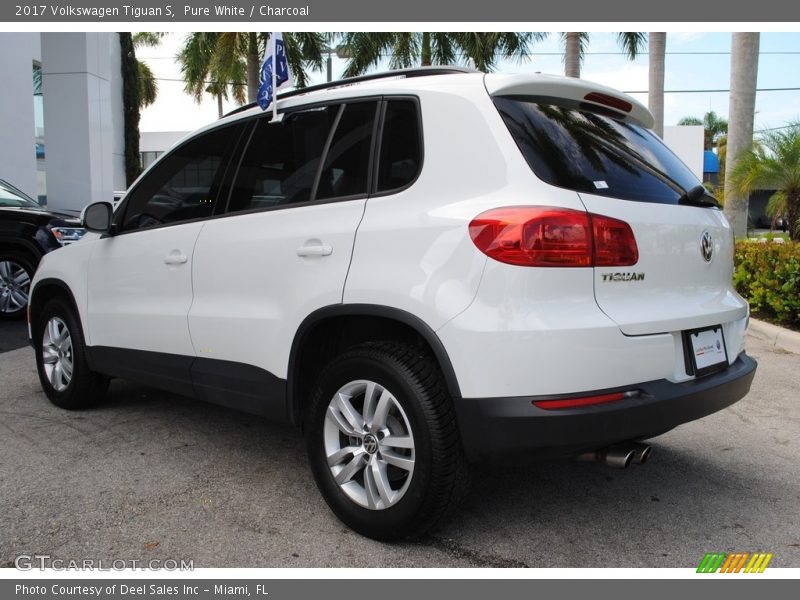 Pure White / Charcoal 2017 Volkswagen Tiguan S