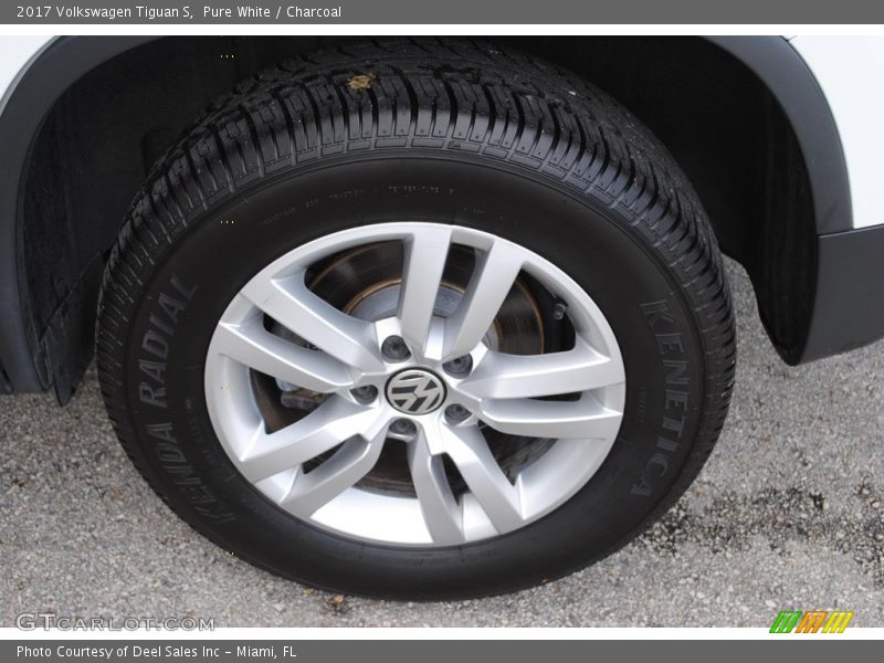 Pure White / Charcoal 2017 Volkswagen Tiguan S