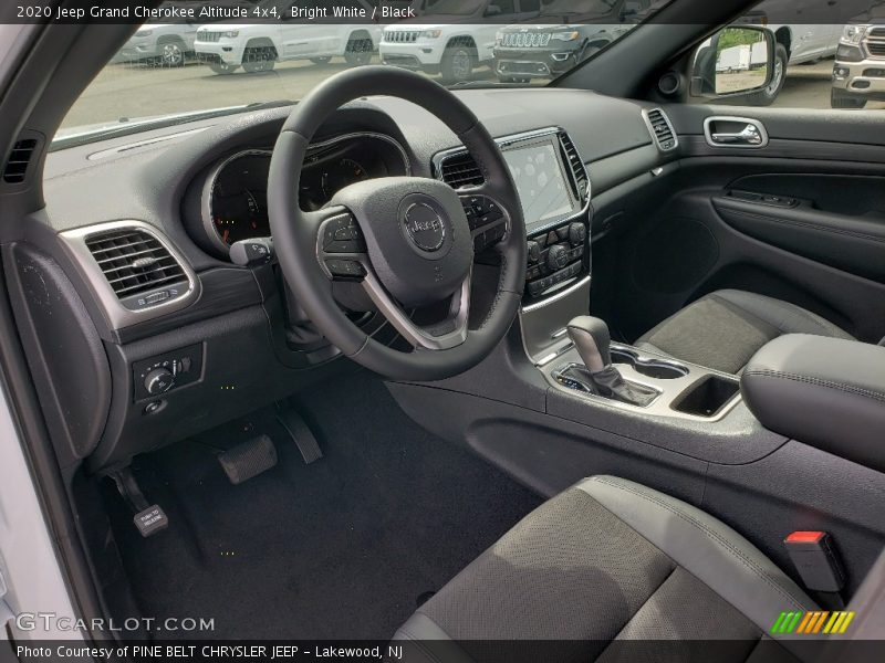 Bright White / Black 2020 Jeep Grand Cherokee Altitude 4x4