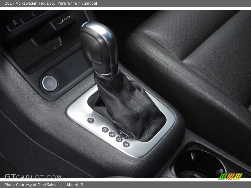 Pure White / Charcoal 2017 Volkswagen Tiguan S