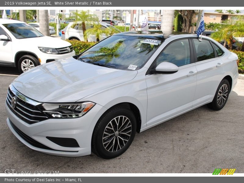 White Silver Metallic / Titan Black 2019 Volkswagen Jetta SE