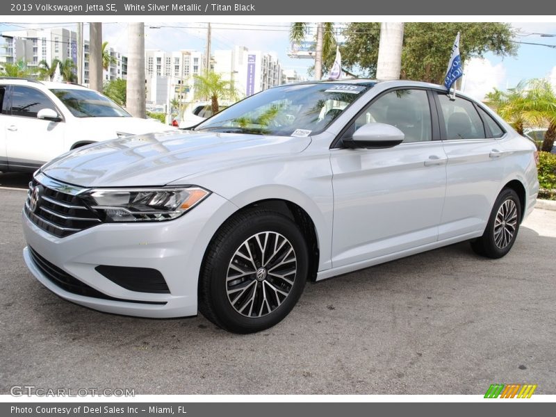 White Silver Metallic / Titan Black 2019 Volkswagen Jetta SE