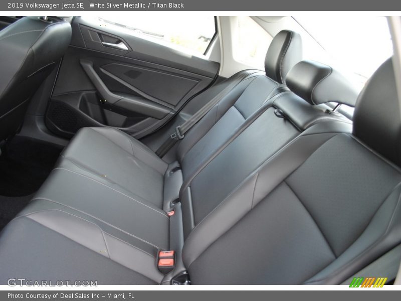 White Silver Metallic / Titan Black 2019 Volkswagen Jetta SE