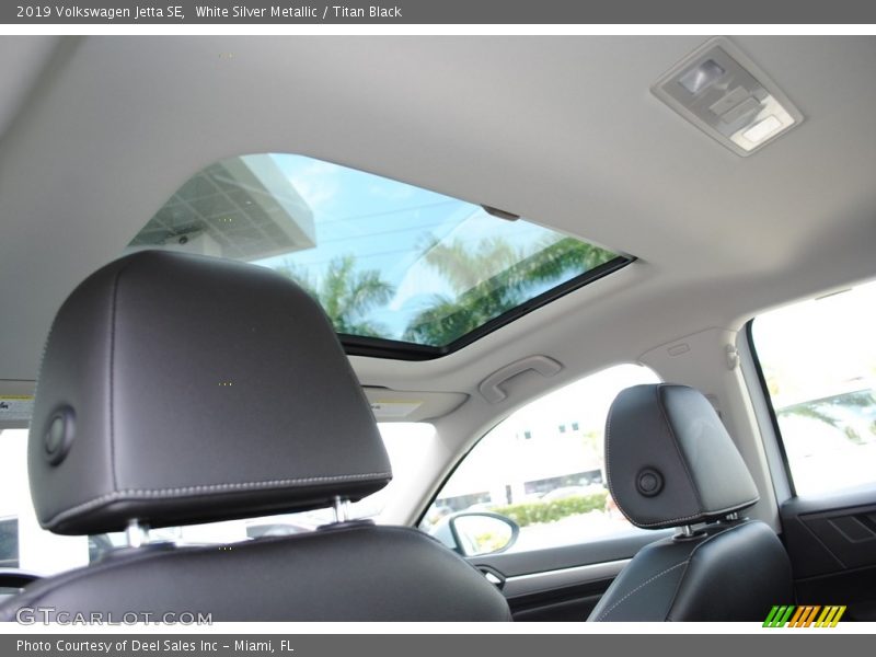 White Silver Metallic / Titan Black 2019 Volkswagen Jetta SE