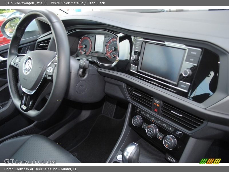 White Silver Metallic / Titan Black 2019 Volkswagen Jetta SE