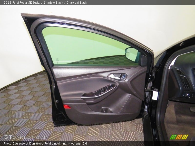 Shadow Black / Charcoal Black 2018 Ford Focus SE Sedan